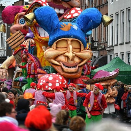 Carnaval praalwagen optocht februari
