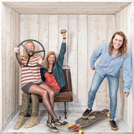 Festivalproducer reisorganisator hostelbus vrouwen