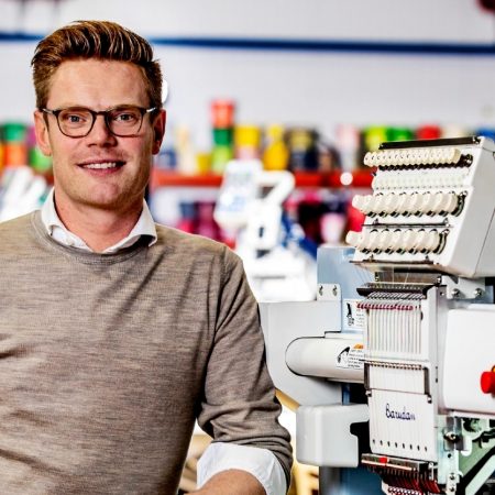 Marco aarnink print com em jong minderheidsbelang