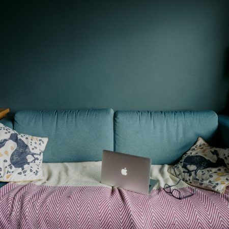 Ontspannen afwezig werknemers thuiswerken