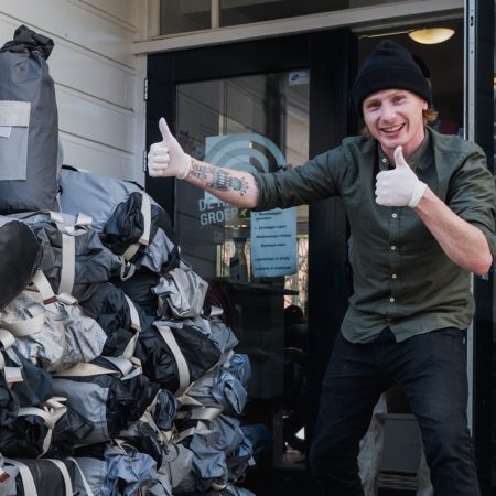 Oprichter timmer sheltersuits daklozen