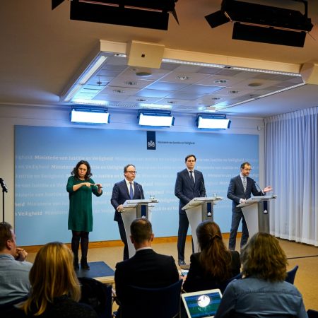Persconferentie wiebes hoekstra koolmees corona