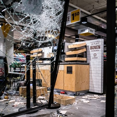 Plundering jumbo eindhoven rellen demonstratie