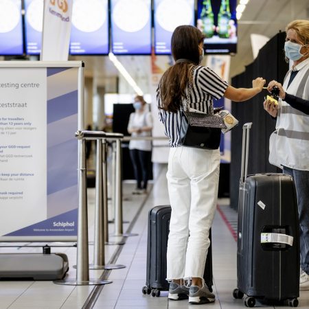 Reizen corona winter december ondernemers schiphol teststraat