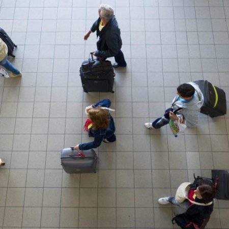Reizigers corona angst schiphol nieuws virus doets reizen