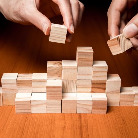 Samen houten blokjes samenwerking team