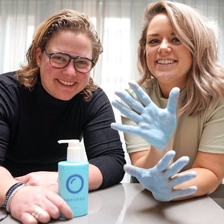 Seesoap michelle links sophie rechts blauwe zeep corona handen wassen