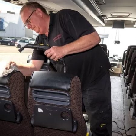 Touring car branche vervoer probleem mondkapjes