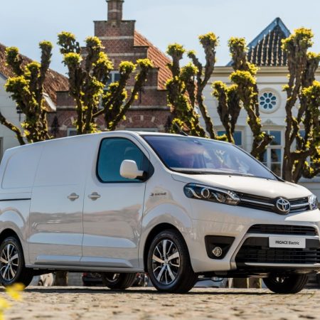 Toyota proace bestelwagen elektrisch stekker