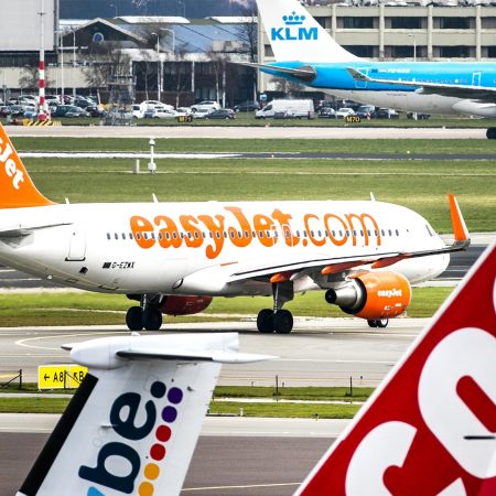 Vakantie vliegen reizen corona