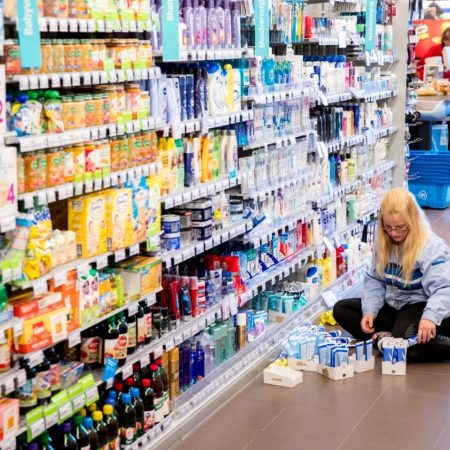 Vakkenvuller albertheijn supermarkt