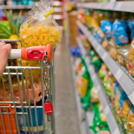 Verpakkingen supermarkt felgekleurd onderzoek