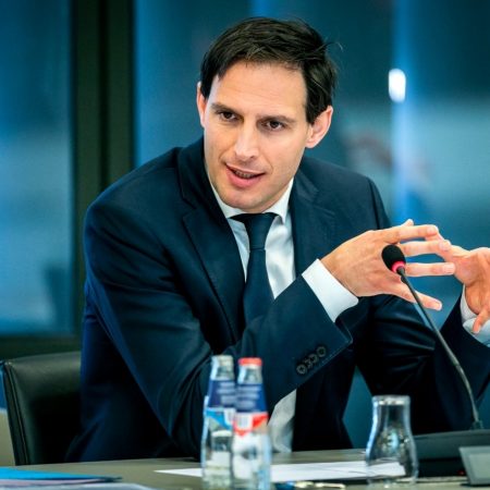 Wopke hoekstra minister financien corona