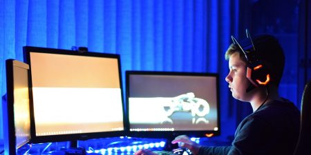 Kinderen online computer digitaal kennis