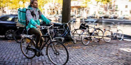 Zelfstandige zzp werknemer deliveroo pvda