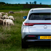 Mercedes benz eqc elektrisch rijden stekker