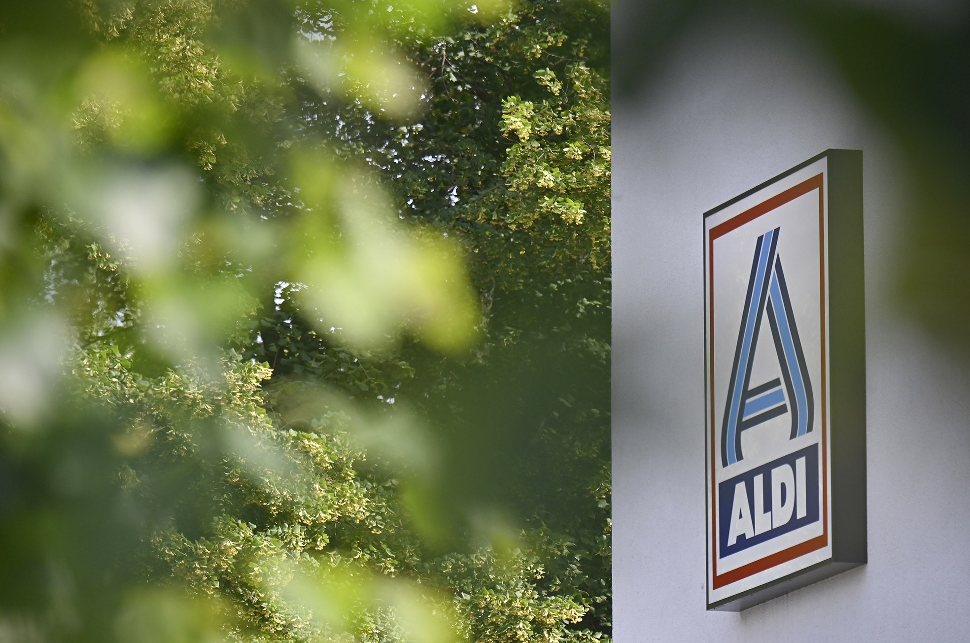 Aldi supermarkt openingstijden dirk van den broek hemelvaart 2020