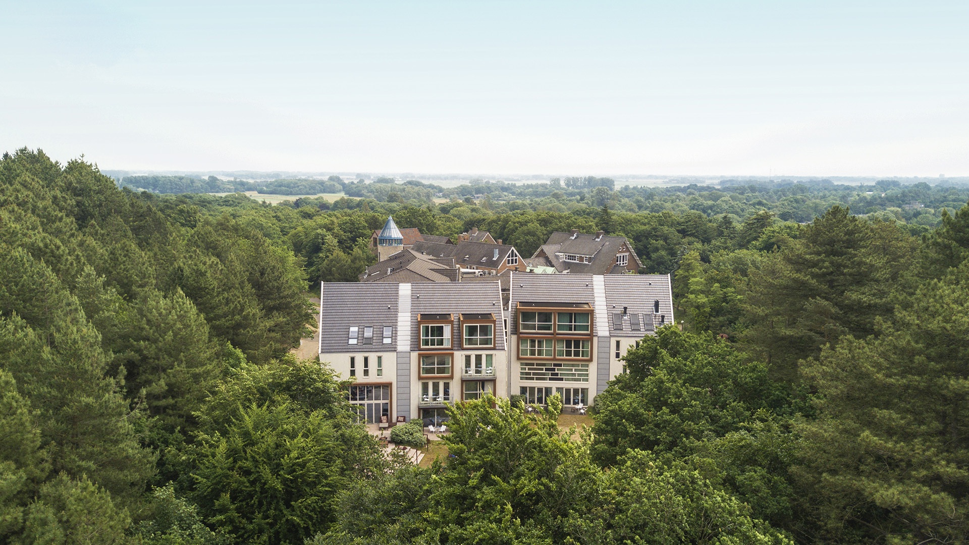 Bloominghotel luchtfoto blooming