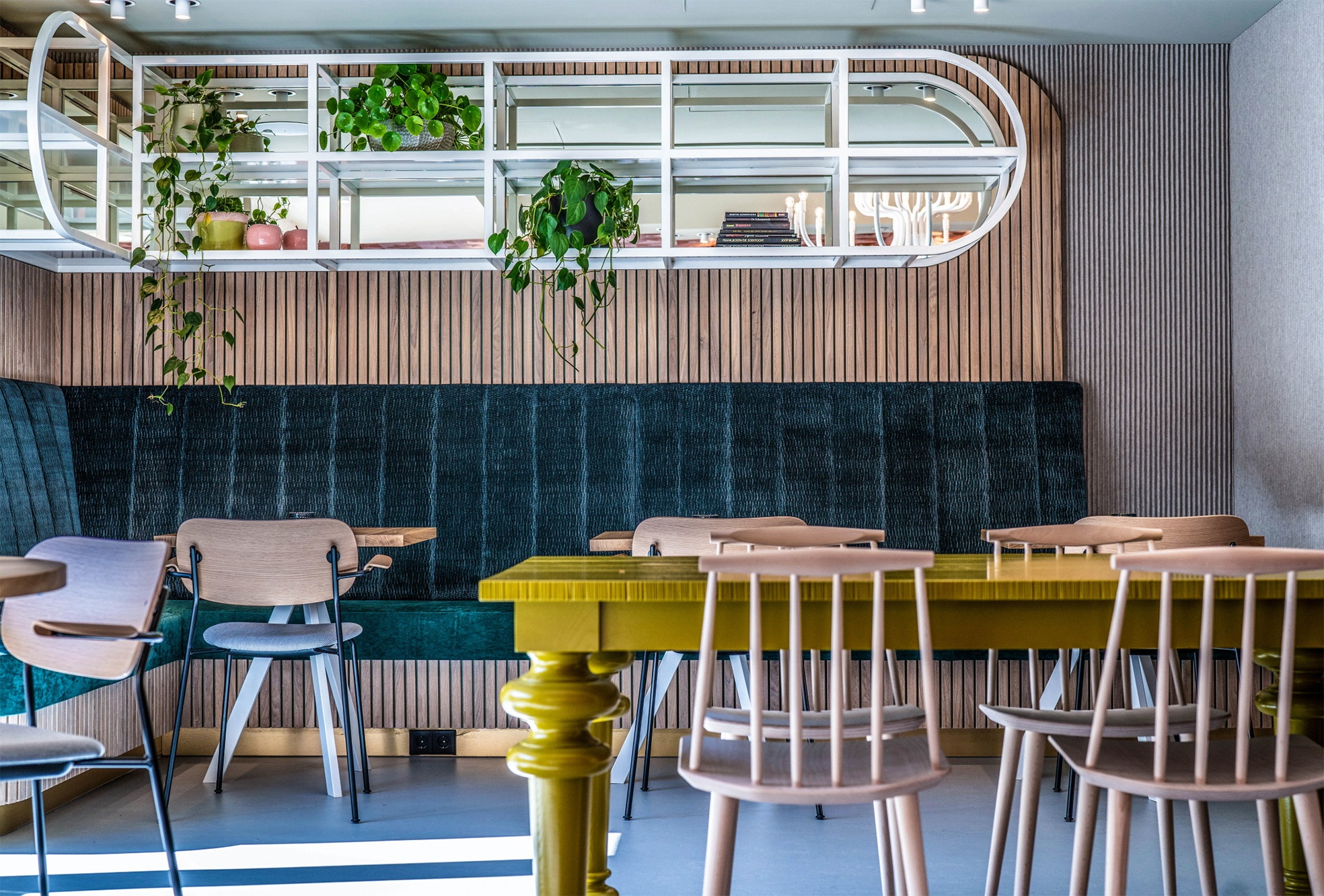 Brasserie interieur blooming