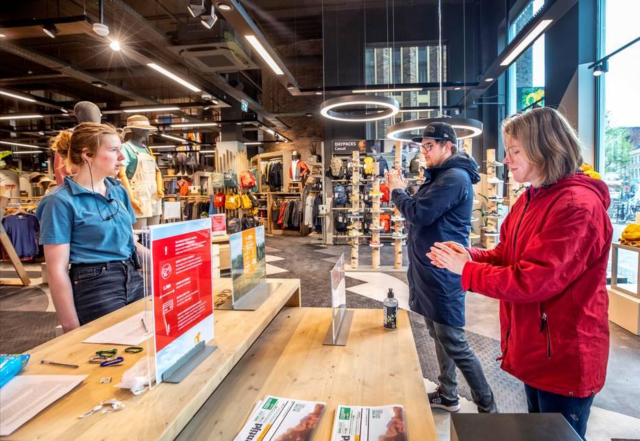 Buitenwinkel bever deuren weer open