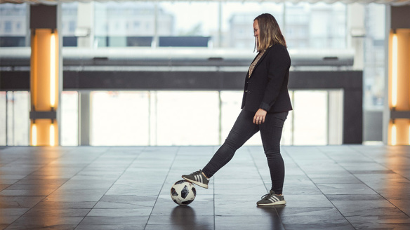 Leoni Blokhuis wk vrouwenvoetbal bal