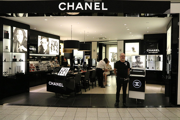Hudsons bay hbc warenhuis canada montreal flagshipstore winkel chanel 706