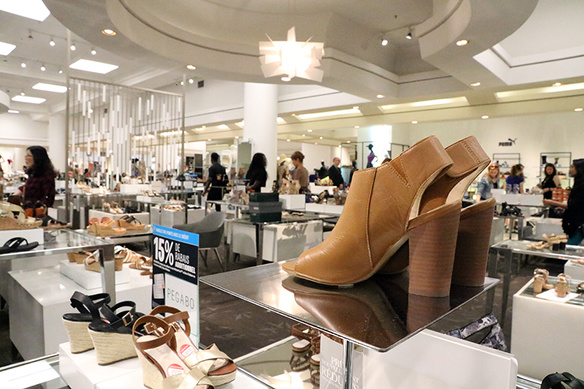 Hudsons bay hbc warenhuis canada montreal flagshipstore winkel schoenen 706