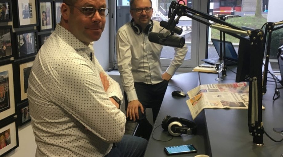 Maurice Peeters en Robert van den Ham tijdens de eerste radio uitzending van De Ondernemer