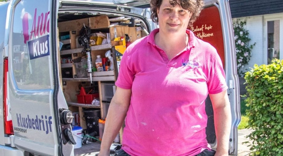 Bouwvakker alleen vrouwen op loonlijst