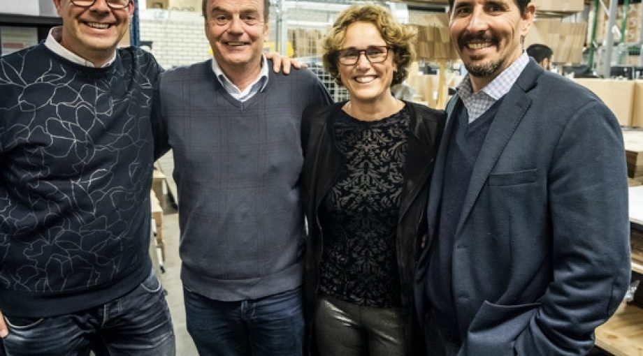 Mamaloes open hiring loes de volder