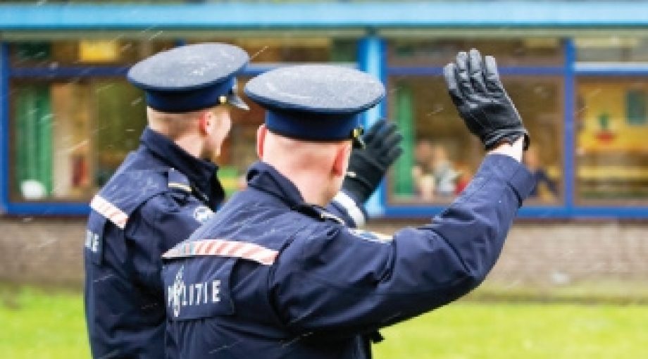 0 politie zwaaien aardig 335
