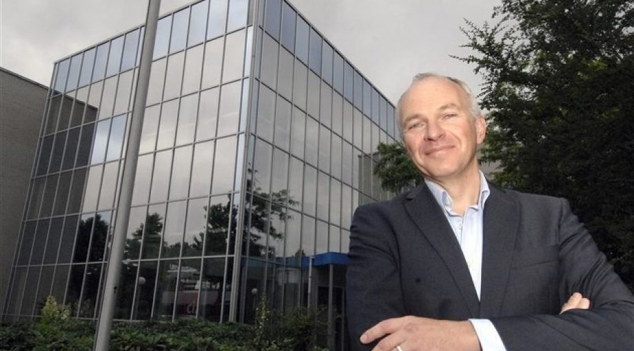 Directeur Dennis Schipper van roboticabedrijf Demcon Wim Corduwener