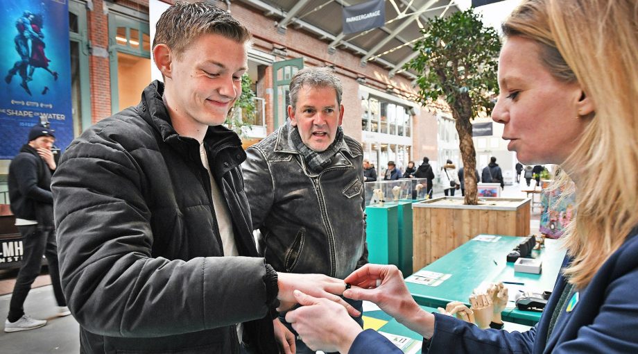 Draadloos pinnen bankpas wearables ABN Amro