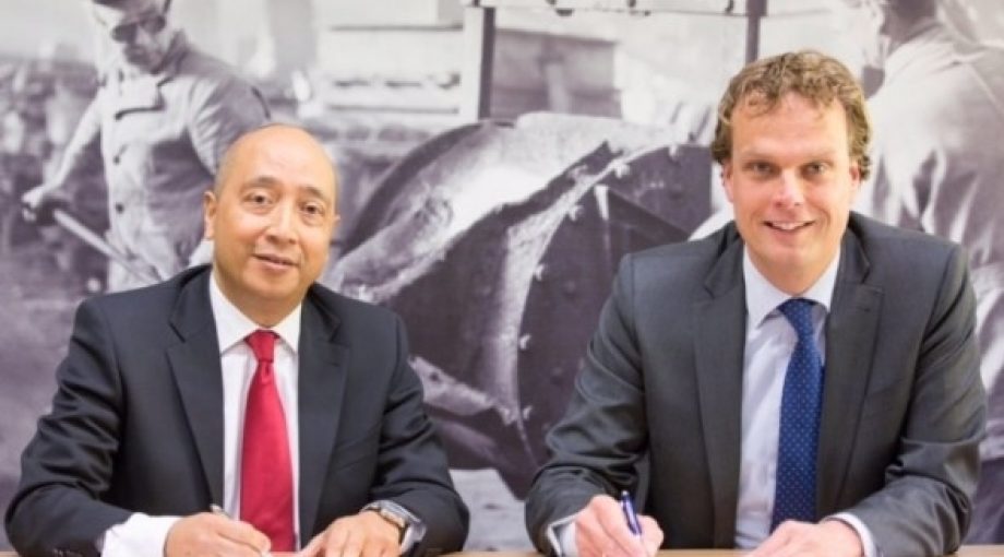 Foto ondertekening overeenkomst 590x439