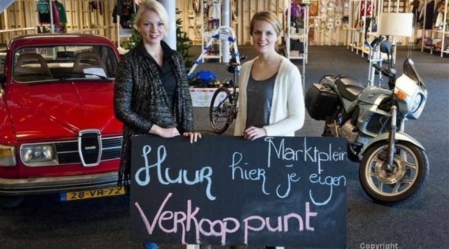 Iris en Tine Bekhuis Marktplein Tubbergen Frans Nikkels
