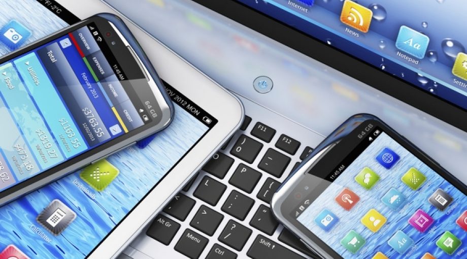 Media Smartphone laptop tablet Sociale Media Thinkstock 1