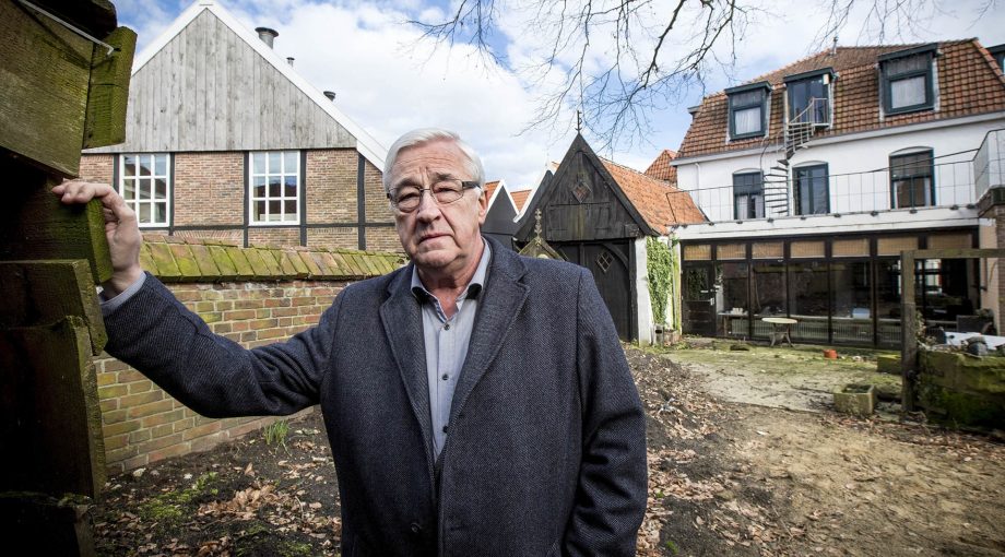 Nieuwe eigenaar Harry Oude Weernink aan de achterzijde FOTO ROBIN HILBERINK
