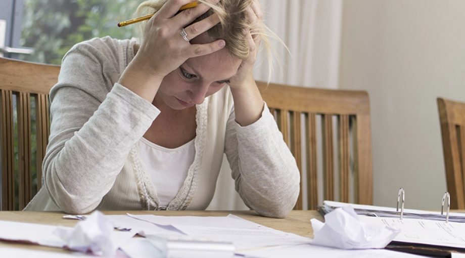 Rekeningen Vrouw Administratie Mactrunk Thinkstock