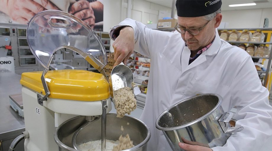 Sonneveld Bakkerij oud brood bakken deeg recycle