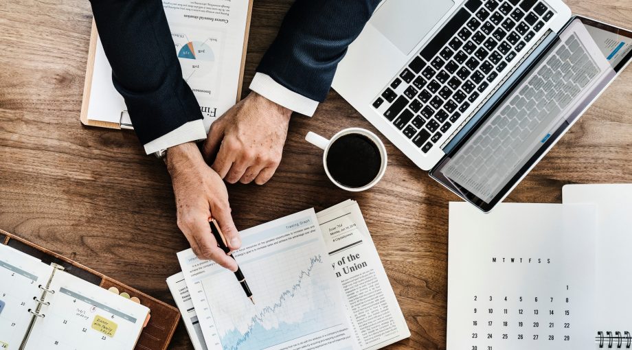 Agenda analysis business 990818