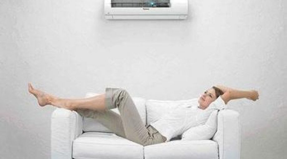 Airco vrouw bank middelgroot