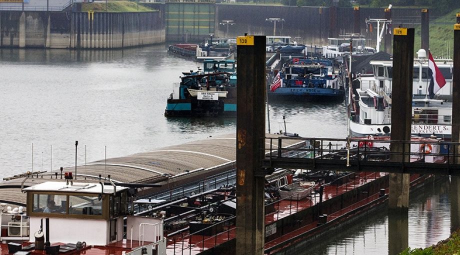 Binnenvaart sluis terneuzen