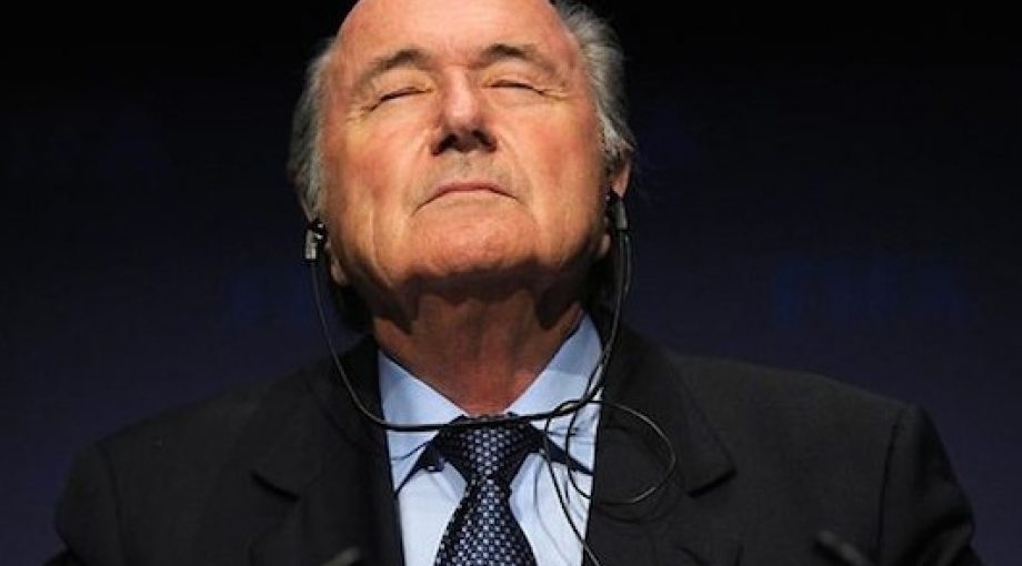 Blatter vertrekt bij fifa stapt op corruptie groot