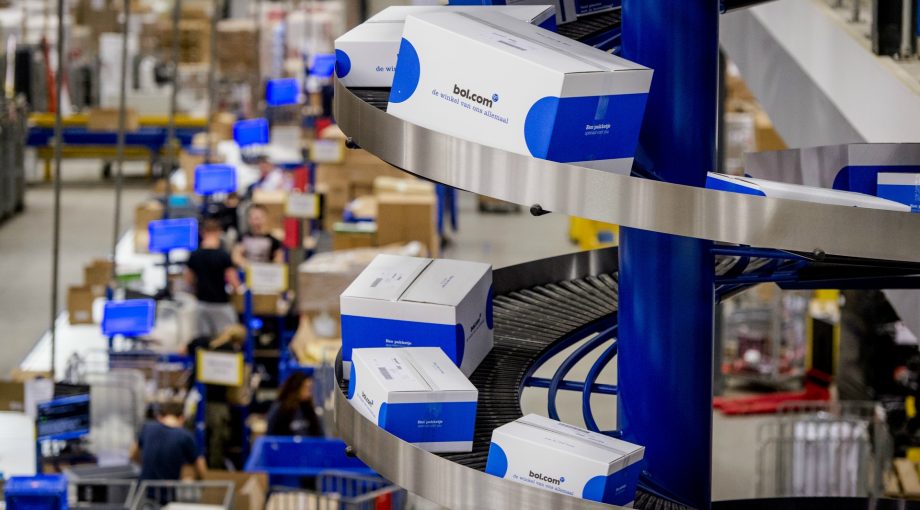 Bolcom koeriers file vertraging levering pakketten bezorgen webwinkel drukte verwachte levertijd