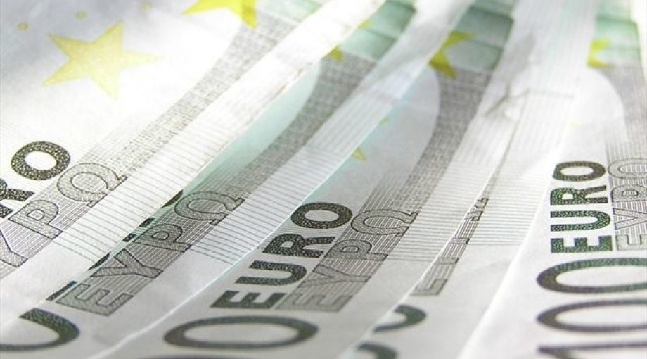 Euro 100 briefgeld geld papier groot