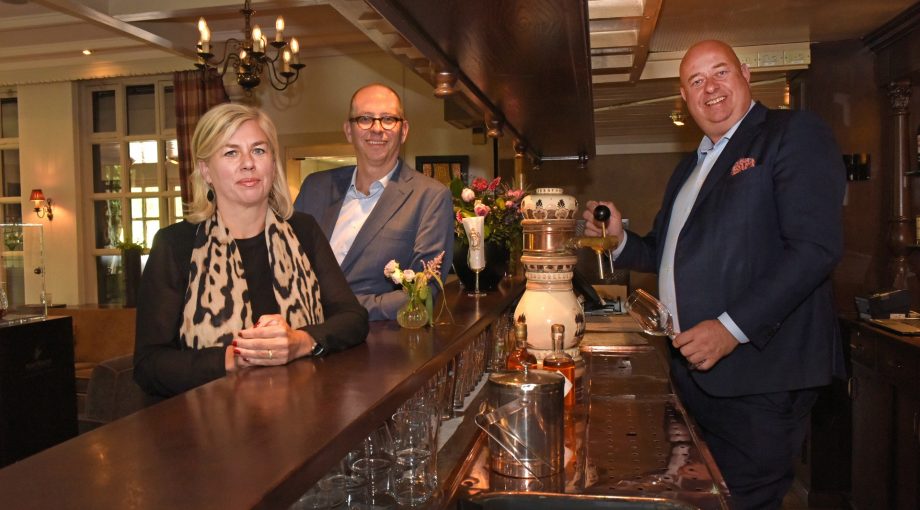 Familie strikker hotel bloemenbeek