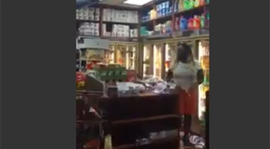Filmpje avondwinkel ruine vrouw 335