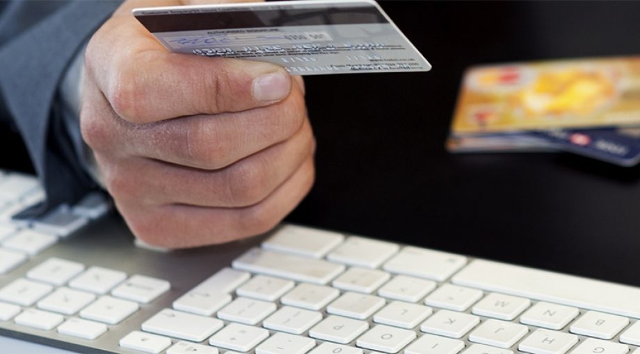 Fraude computer toetsenbord bankpas opgelicht