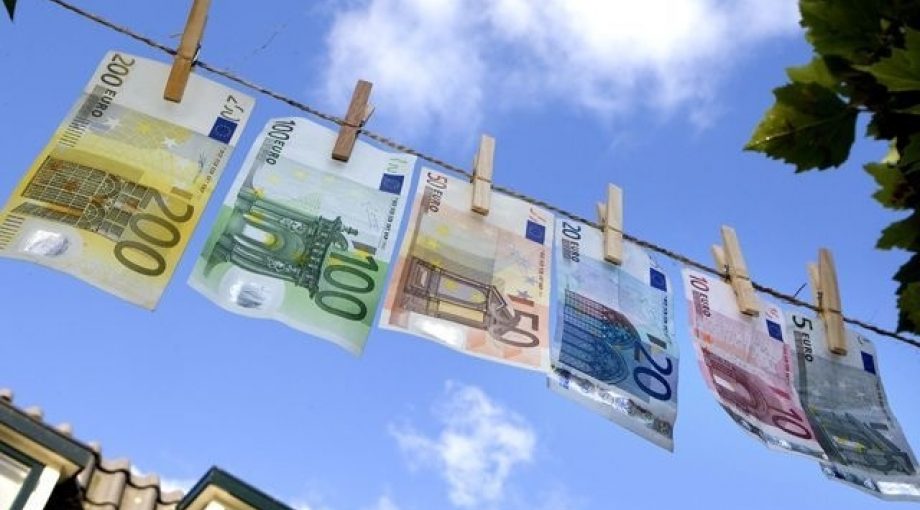 Geld euro biljetten waslijn groot