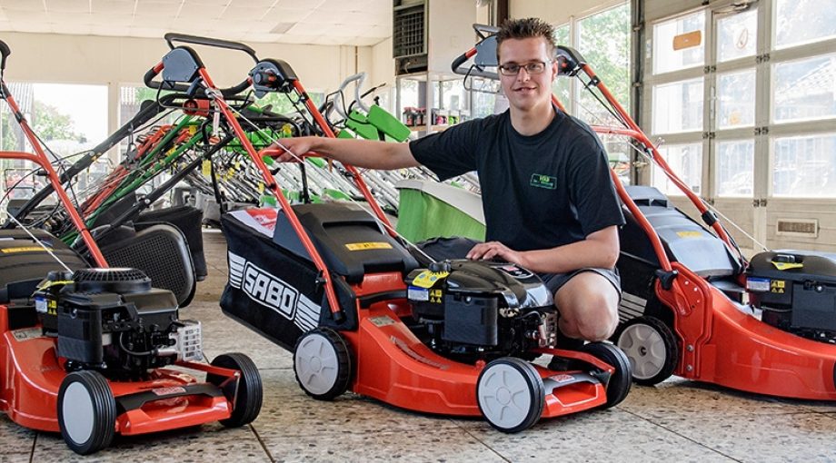 Grasmaaierverkoop jonge ondernemer wierden reggestraak lars smook